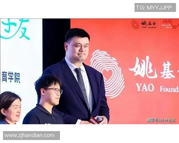 姚明亲自下厨买煎饼引发热潮网友纷纷点赞其平民化生活方式