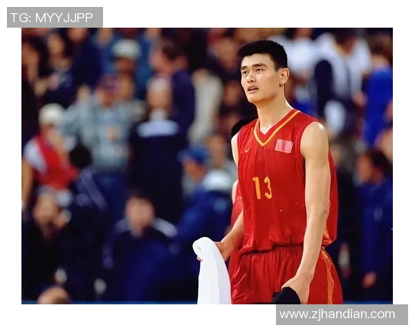 姚明精彩发球瞬间定格篮球场上的传奇时刻 姚明精彩发球瞬间定格篮球场上的传奇时刻