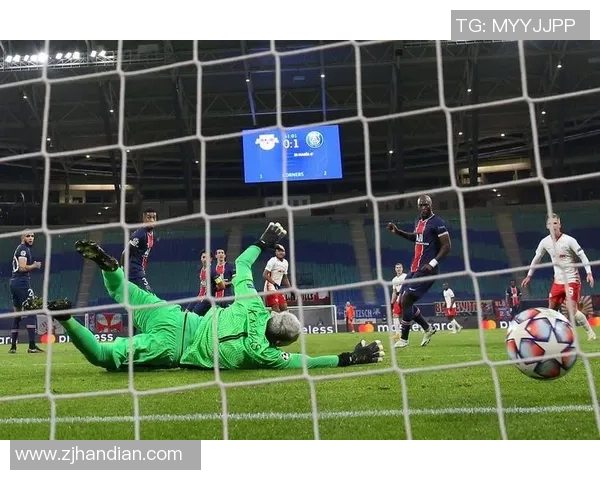 德甲精彩对决巴黎圣日耳曼逆转莱比锡神扑引发争议判罚全场沸腾