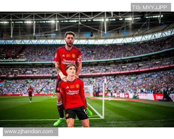 中超盛况：巴黎圣日耳曼大胜曼城引发全场热烈反响与焦点讨论