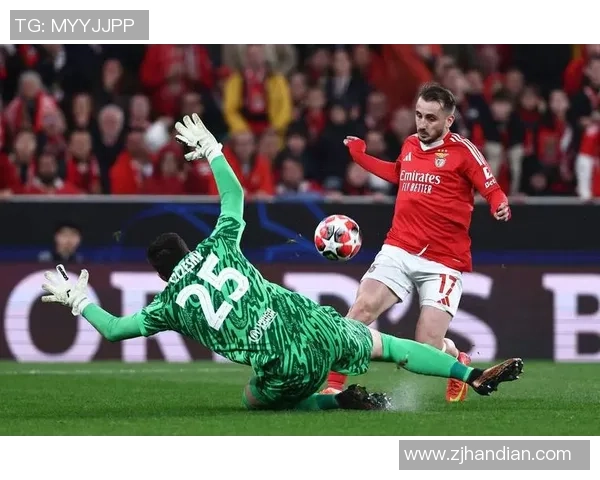 意甲激战巴萨6-2本菲卡神扑瞬间引发全场热议与争议判罚 意甲激战巴萨6-2本菲卡神扑瞬间引发全场热议与争议判罚