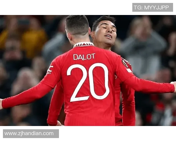 世界杯经典对决巴萨逆转曼联争议判罚引发全场热议