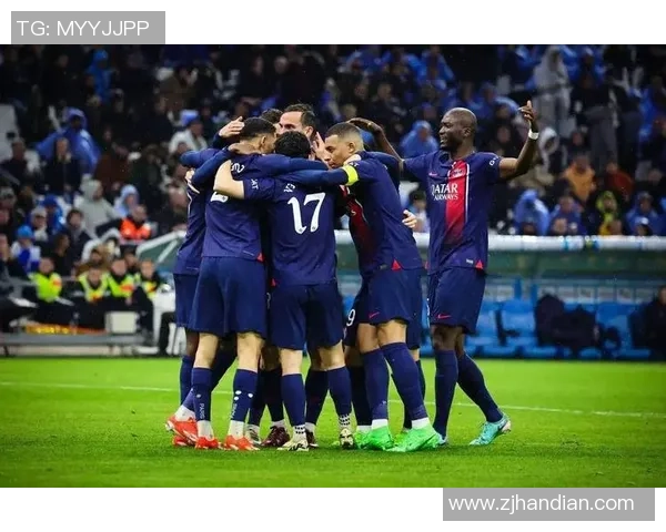 德甲激战：巴黎圣日耳曼与那不勒斯鏖战成平局绝杀瞬间引发全场沸腾